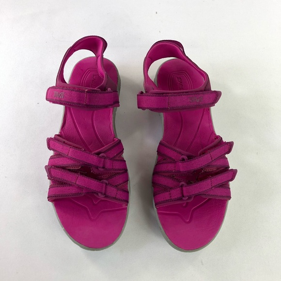 pink tevas